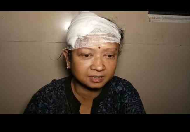 passengers broke glasses and escaped after poorva express train derails passengers broke glasses and escaped after poorva express train derails