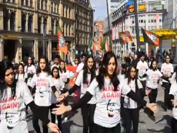 video of a flash mob in support of PM Narendra Modi gone viral on social media video of a flash mob in support of PM Narendra Modi gone viral on social media
