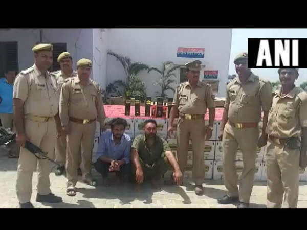मतदाताओं को परोसने के लिए लाई जा रही 52 लाख रुपए की अवैध शराब बुलंदशहर में पकड़ी गई मतदाताओं को परोसने के लिए लाई जा रही 52 लाख रुपए की अवैध शराब बुलंदशहर में पकड़ी गई