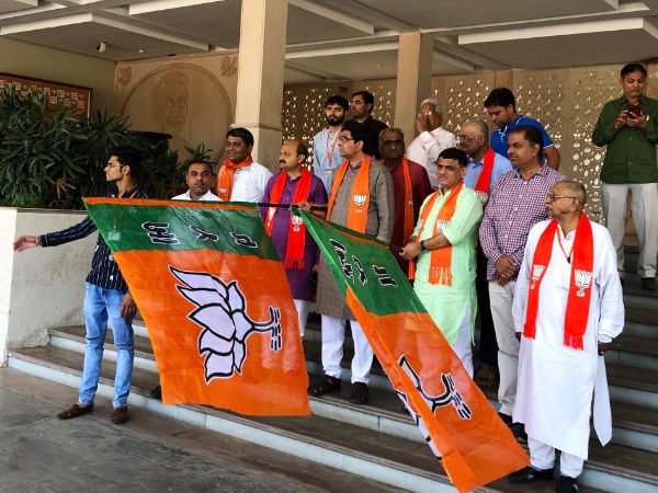शहरों में भाजपा तो गांवों में कांग्रेस मजबूत