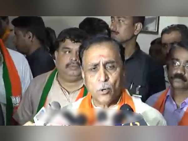 Gujarat: Before voting, 40 Congress workers and leaders joined BJP Gujarat: Before voting, 40 Congress workers and leaders joined BJP