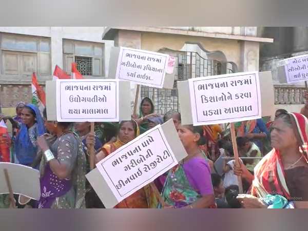 Congress women protests in gujarat minister home-town Congress women protests in gujarat minister home-town