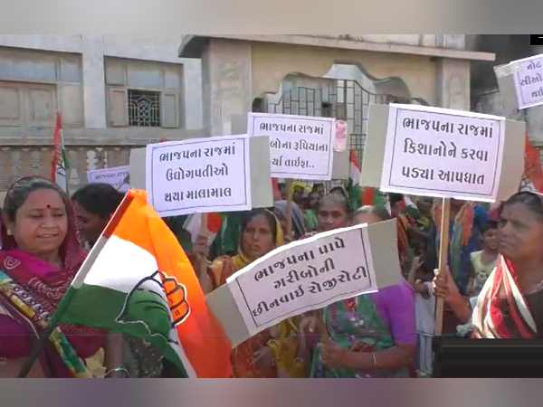 Congress women protests in gujarat minister home-town Congress women protests in gujarat minister home-town