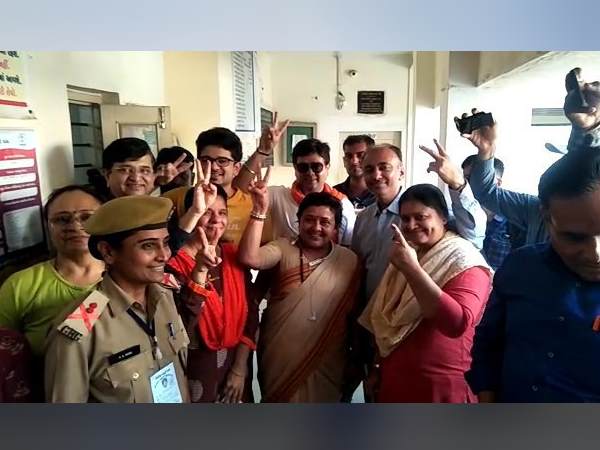 Gujarat Women Development Minister Vibhavariben Dave violation of code of conduct in gujarat Gujarat Women Development Minister Vibhavariben Dave violation of code of conduct in gujarat