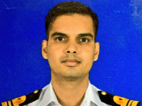 नेवी ने किया परिवार से हर मदद का वादा