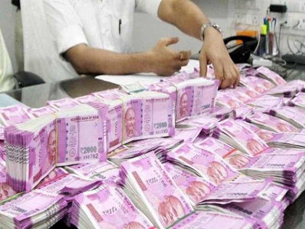 पाबंदी के बाद भी बड़ी मात्रा में कैश बरामद
