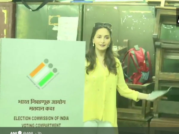 धक-धक गर्ल माधुरी दीक्षित ने डाला वोट धक-धक गर्ल माधुरी दीक्षित ने डाला वोट