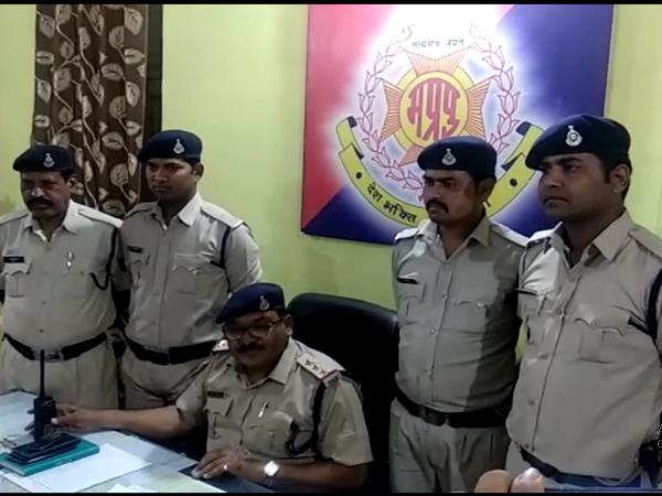 Police catches a Minor boy with RS 10 lakhs smack in Morena Police catches a Minor boy with RS 10 lakhs smack in Morena