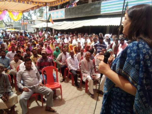 बंदूक के बल पर चुनाव लड़ रहे दूसरे प्रत्याशी