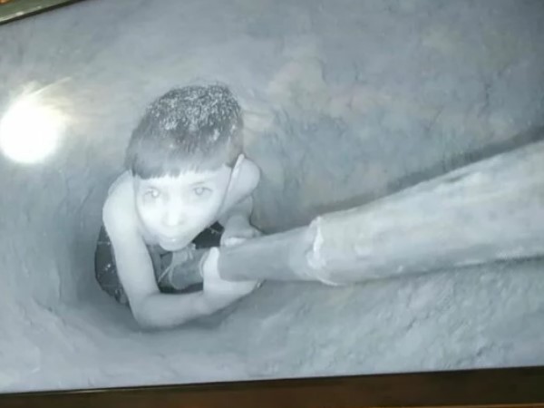 five year old boy falls into 100 feet deep borewell in mathura five year old boy falls into 100 feet deep borewell in mathura
