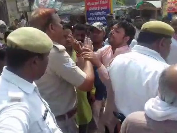 bjp workers clash with police in mathura bjp workers clash with police in mathura
