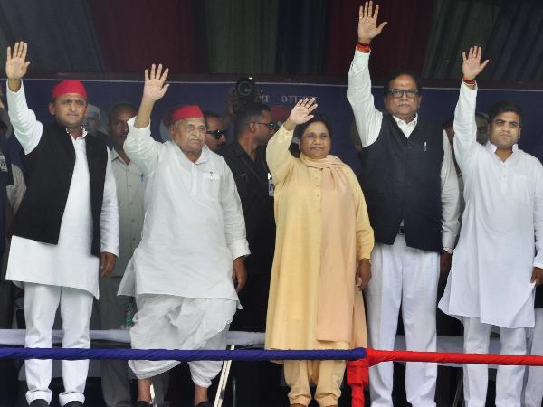मैनपुरी रैली में दोनों नेताओं ने एक-दूसरे का सम्मान किए जाने की बातें कीं