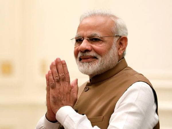पीएम मोदी ने भी आश्रम में गायों को खाना खिलाया था