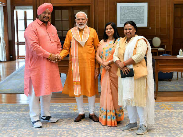निर्विरोध चुने गए