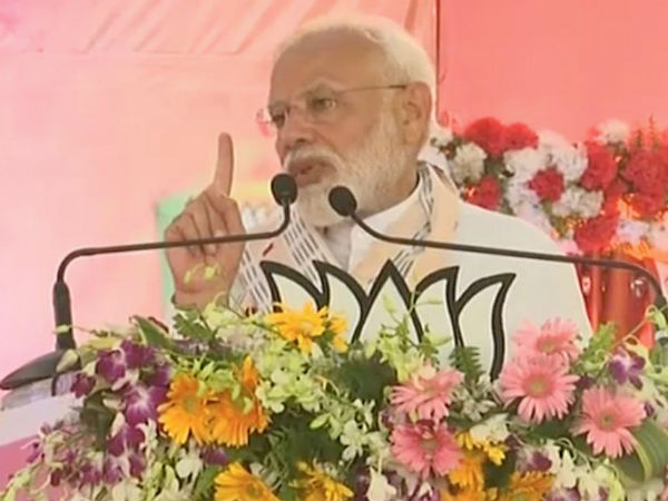 प्रधानमंत्री मोदी ने वाराणसी में रोड शो किया था