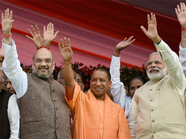 पीएम मोदी के अलावा इन नेताओं का भी जिक्र