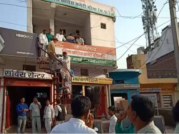 Congress workers fight in Meeting at Morena MP Congress workers fight in Meeting at Morena MP