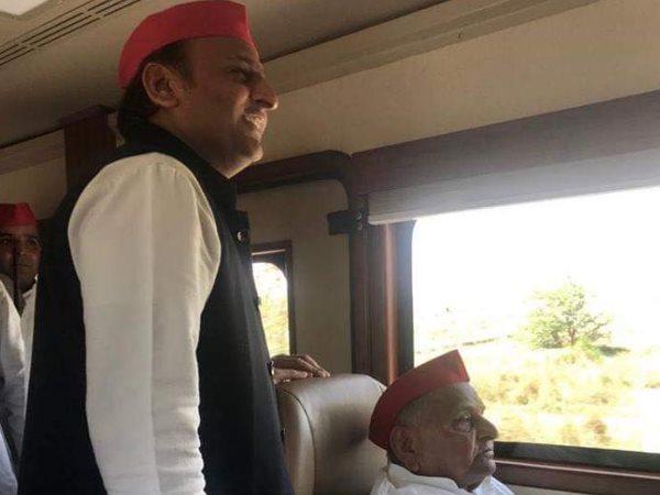 नामांकन के दौरान अखिलेश यादव भी रहे मौजूद