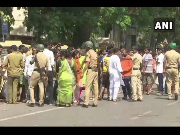सीरियल रेपिस्ट ने किया 9 साल की बच्ची से बलात्कार, हत्या कर शव कचरे में डब्बे में फेंका सीरियल रेपिस्ट ने किया 9 साल की बच्ची से बलात्कार, हत्या कर शव कचरे में डब्बे में फेंका