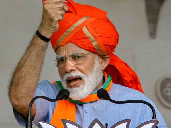 प्रधानमंत्री नरेंद्र मोदी को मानता है रिश्तेदार