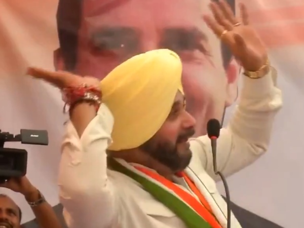 मोदी जी के पांच चार्टर्ड अकाउंट हैं