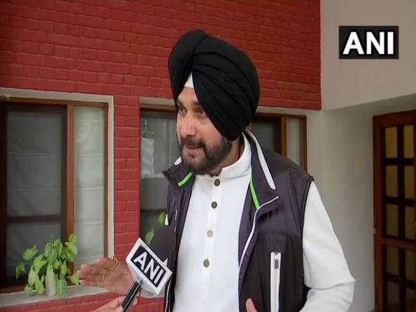 ECI issued notice to Navjot Singh Sidhu for his remarks urging Muslims to not split votes ECI issued notice to Navjot Singh Sidhu for his remarks urging Muslims to not split votes