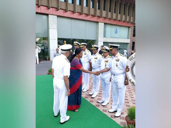 आर्म्ड फोर्सेज टिब्यूनल ने एडमिरल बिमल वर्मा के याचिका पर केंद्र को 3 सप्ताह में जवाब देने को कहा आर्म्ड फोर्सेज टिब्यूनल ने एडमिरल बिमल वर्मा के याचिका पर केंद्र को 3 सप्ताह में जवाब देने को कहा