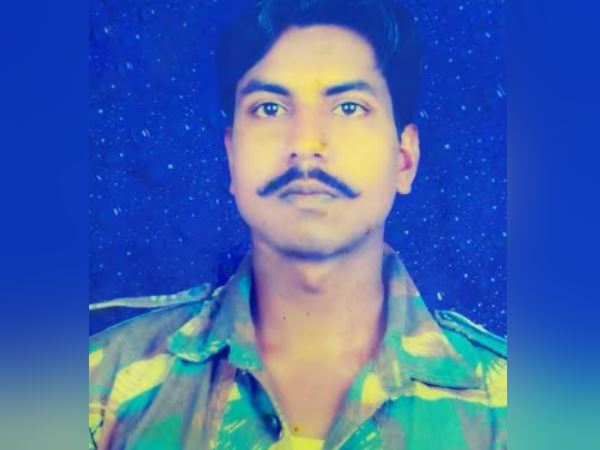 शहीद अमर रहें के लगे नारे