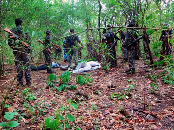 छत्तीसगढ़: मुठभेड़ में दो नक्सली ढेर, देर रात पामेड़ जंगल में करने वाले थे मीटिंग छत्तीसगढ़: मुठभेड़ में दो नक्सली ढेर, देर रात पामेड़ जंगल में करने वाले थे मीटिंग