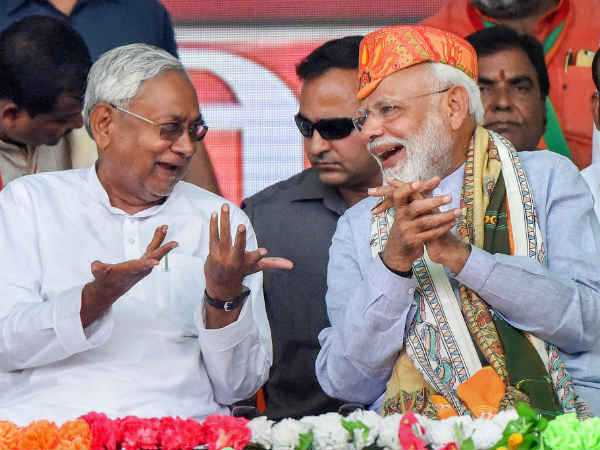 विवादित मुद्दों पर पार्टी की रणनीति