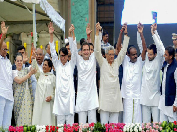 22 विधायकों ने कांग्रेस का साथ छोड़ा