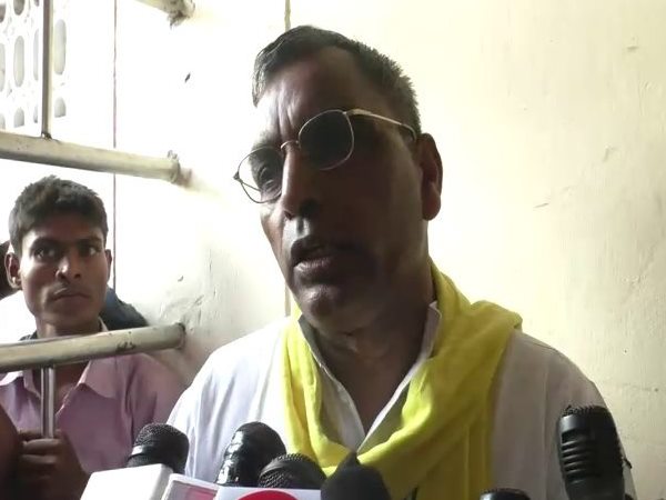 अखिलेश यादव की तारीफ