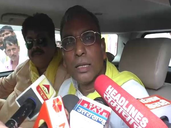 प्रत्याशी के नामांकन में पहुंचे थे राजभर