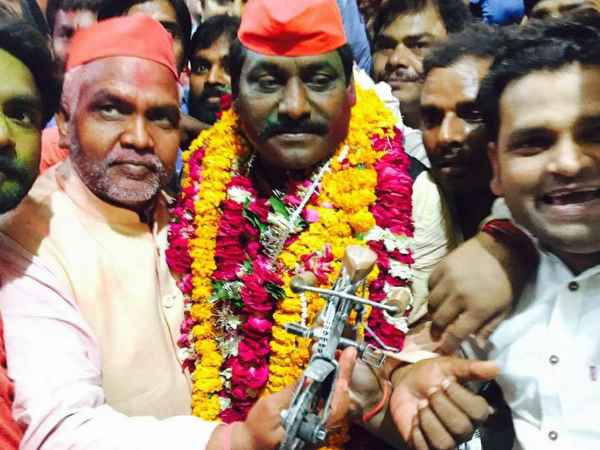 पहले महामंत्री और अब अध्यक्ष को टिकट
