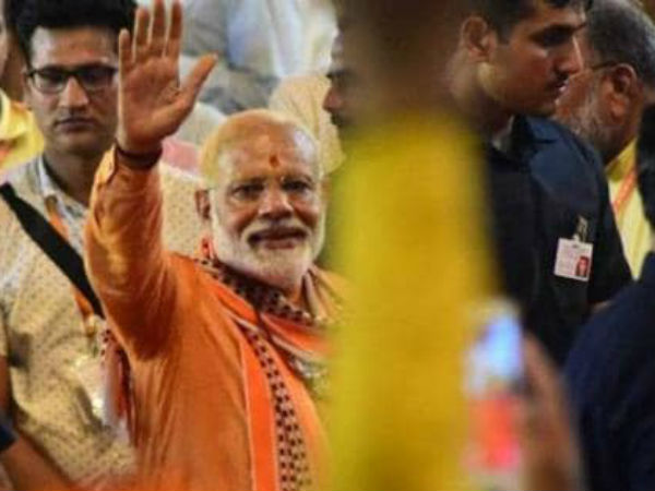 मोदी ने अपने अंदाज से जीता लोगों का दिल