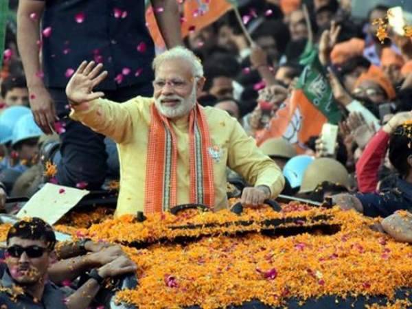 गंगा आरती में शामिल होंगे पीएम