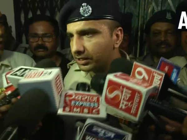 मध्य प्रदेश: CM कमलनाथ के निजी सचिव के करीबी के घर IT रेड, पुलिस-CRPF में टकराव, देखें VIDEO मध्य प्रदेश: CM कमलनाथ के निजी सचिव के करीबी के घर IT रेड, पुलिस-CRPF में टकराव, देखें VIDEO