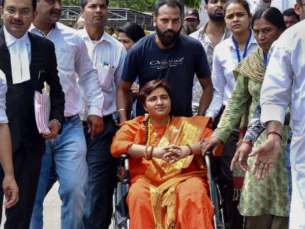 Lok Sabha Elections 2019: बीजेपी ने प्रज्ञा ठाकुर को दी नसीहत, भड़काऊ बयान से बचने को कहा Lok Sabha Elections 2019: बीजेपी ने प्रज्ञा ठाकुर को दी नसीहत, भड़काऊ बयान से बचने को कहा