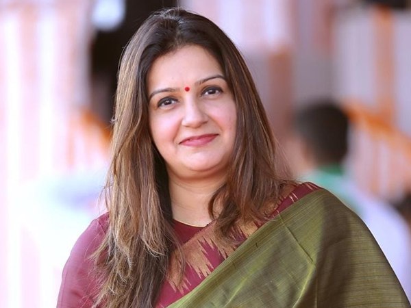 घर में आईं 4 युवतियां, बिना फोन पर बात किए थी नो एंट्री