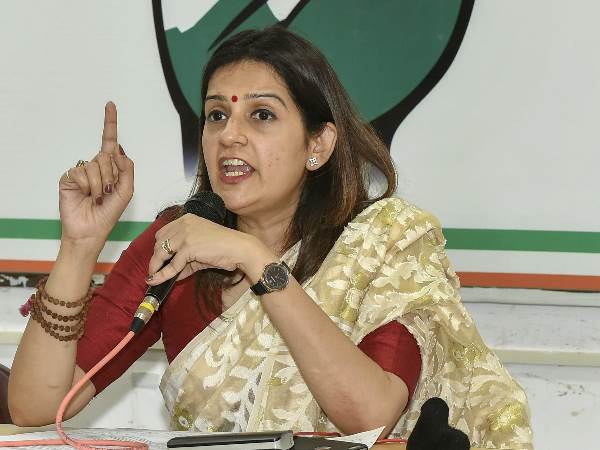 कांग्रेस छोड़कर शिवसेना में शामिल हुईं प्रियंका