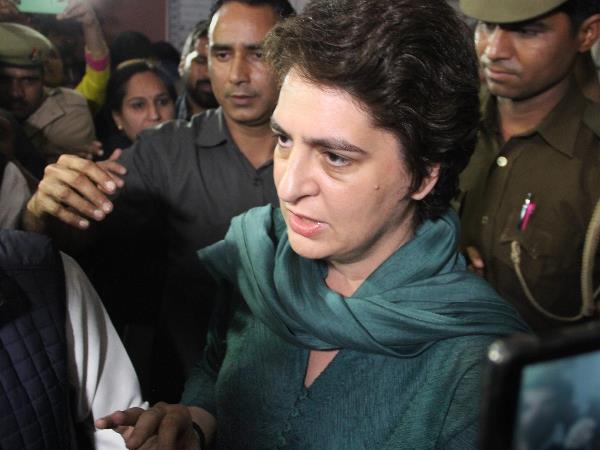 'अमेठी के लोग अपना सम्मान करते हैं, किसी के सामने भीख नहीं मांगेंगे'