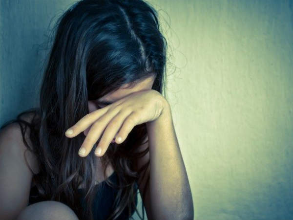 बाप सालों से कर रहा था बलात्कार, बेटी ने की खुदकुशी, बहन ने किए कई सनसनीखेज खुलासे बाप सालों से कर रहा था बलात्कार, बेटी ने की खुदकुशी, बहन ने किए कई सनसनीखेज खुलासे