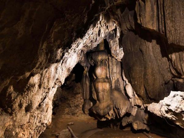 क्या कहते हैं माव्मलु गुफा के भीतर टपकने वाले चूना-पत्थर