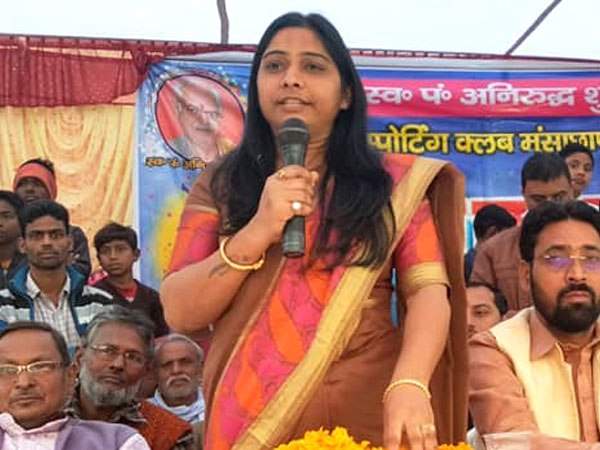 BJP candidate Sanghamitra Maurya video viral promoting fake voting BJP candidate Sanghamitra Maurya video viral promoting fake voting