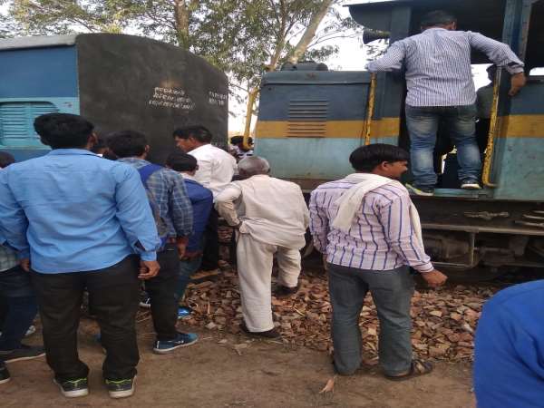 नेरोगेज ट्रेन करीब एक घंटा लेट हो गई