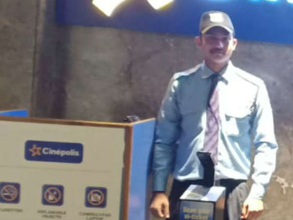 इस सिक्योरिटी गार्ड ने पेश की ईमानदारी की मिशाल, थिएटर में मिला लाखों का डायमंड ब्रेसलेट महिला को लौटाया इस सिक्योरिटी गार्ड ने पेश की ईमानदारी की मिशाल, थिएटर में मिला लाखों का डायमंड ब्रेसलेट महिला को लौटाया