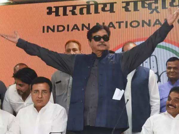 Congress workers protest against Shatrughan Sinha and seeking cancellation ticket from Patna Sahib Congress workers protest against Shatrughan Sinha and seeking cancellation ticket from Patna Sahib