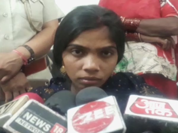 Sikar bride wants with her Mother Sikar bride wants with her Mother