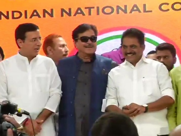 नोटबंदी दुनिया का सबसे बड़ा घोटाला है