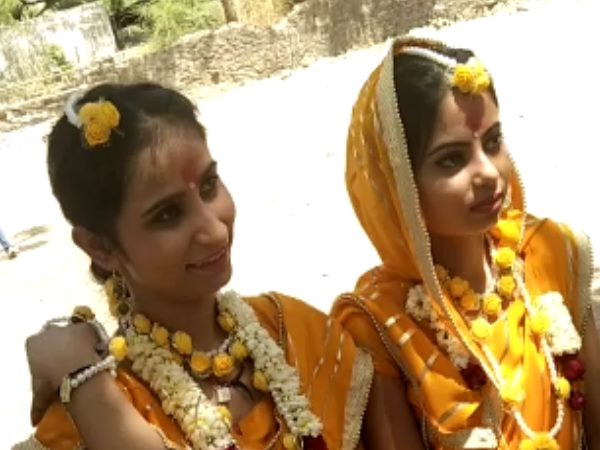 वोट डालने पहुंची दुल्हन बहनें, 3 बजे तक 53.77 फीसदी मतदान